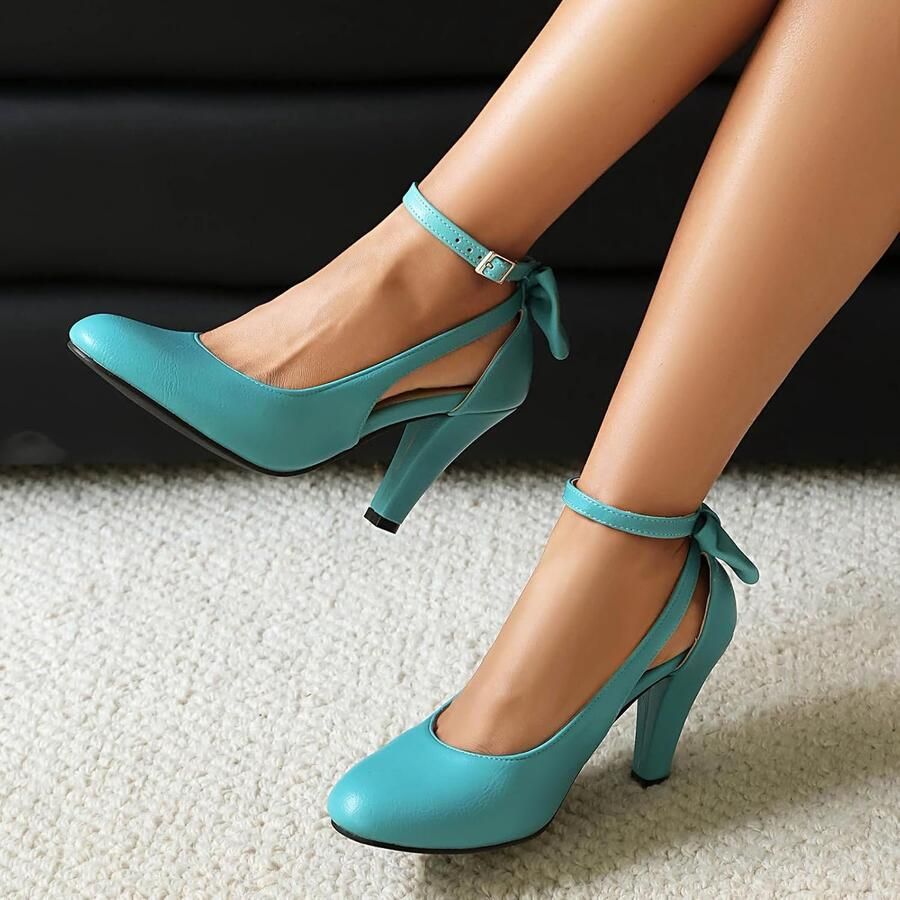Pumps met strik en gesloten neus