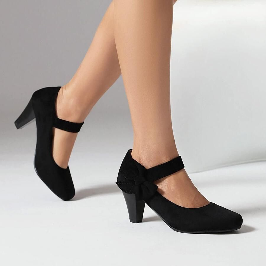 Pumps met strik en gesloten neus