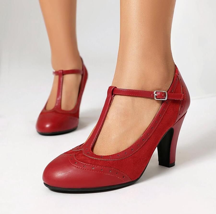 Pumps met T-riem en ronde neus retro stijl