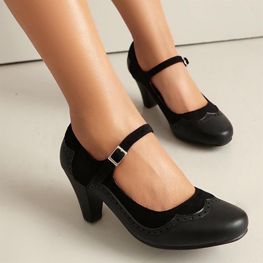 Pumps met veter en gesloten teen