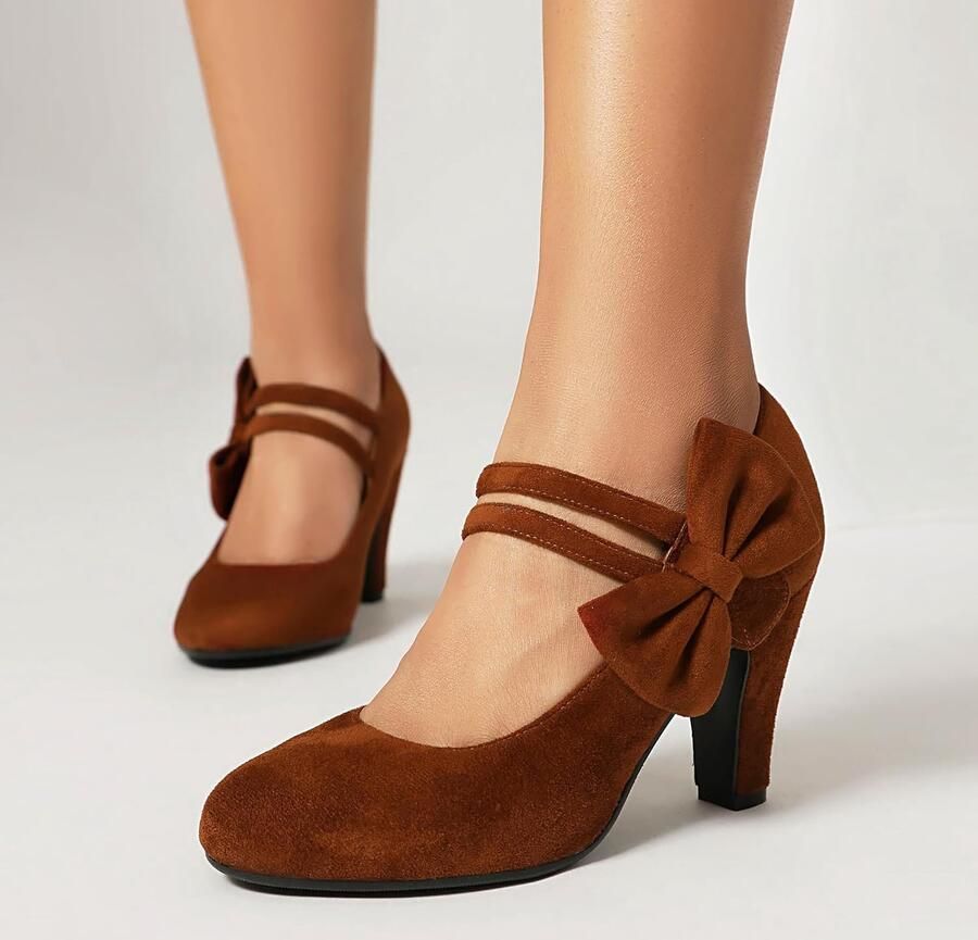 Pumps met veterluiting en hak