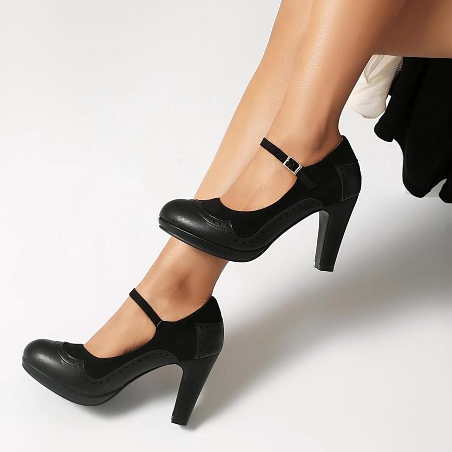 Pumps met veter en ronde neus