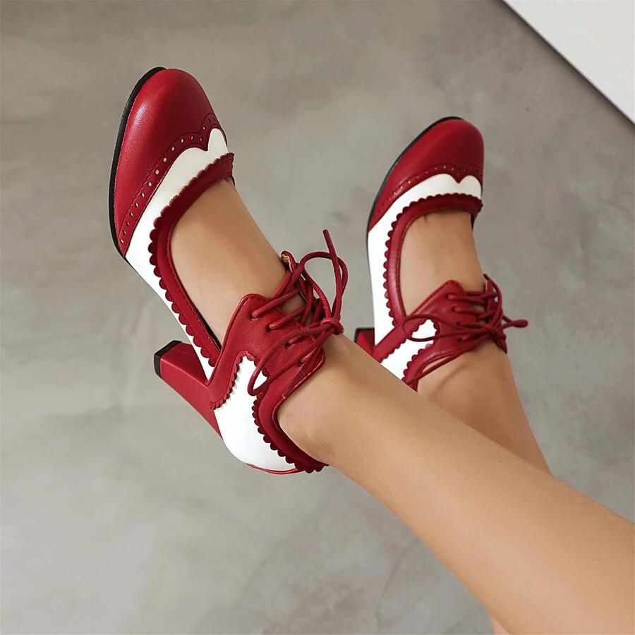 Pumps met veter sluiting en ronde neus - Foto 1