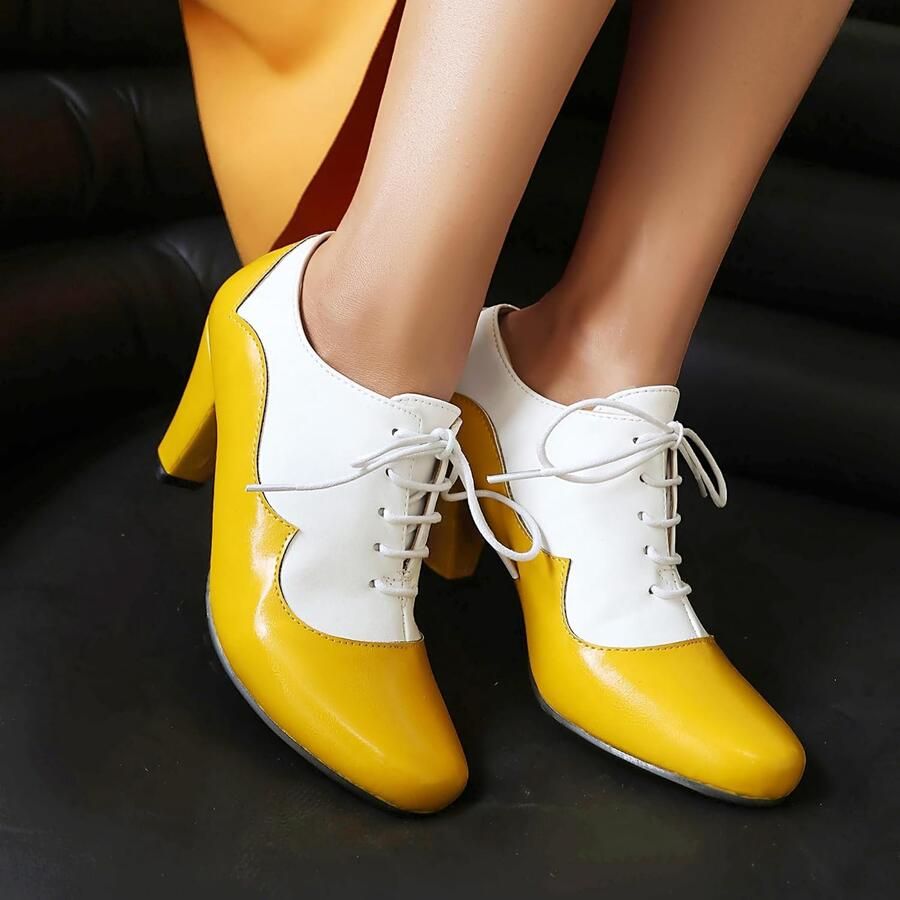 Pumps met veter sluiting retro stijl ronde neus