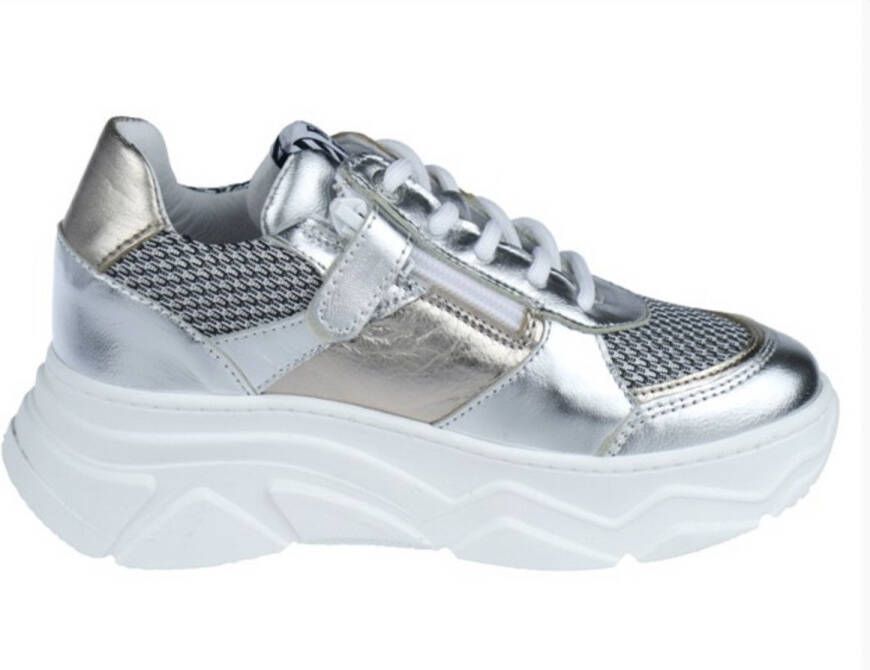 Red-Rag Sneaker