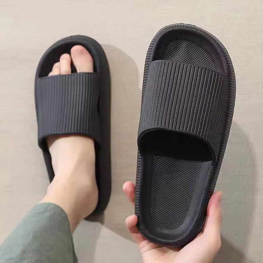 Rimmo Antislip EVA Slippers 42-43 voor Mannen Lichtgewicht Badslippers met Dikke Zool Zomersandalen voor Douche Badkamer & Thuis