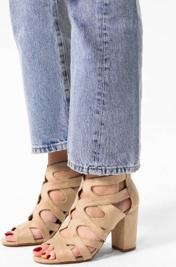 Sacha Dames Beige suède opengewerkte sandalen met hak