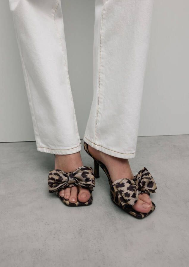 Sacha Dames Leopard sandalen met hak en strik
