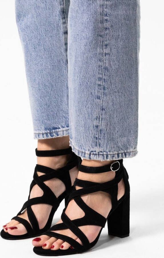 Sacha Dames Zwarte suède opengewerkte sandalen met hak