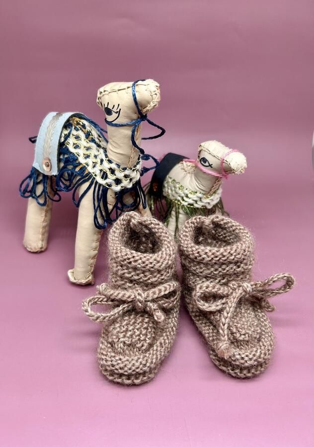 Savvy the label Baby slofjes handgemaakte baby slofjes baby sokjes baby schoentjes babyslofjes sloffen wol wollen slofjes baby kleding baby kleding wollen slofjes baby accessoires babykleding