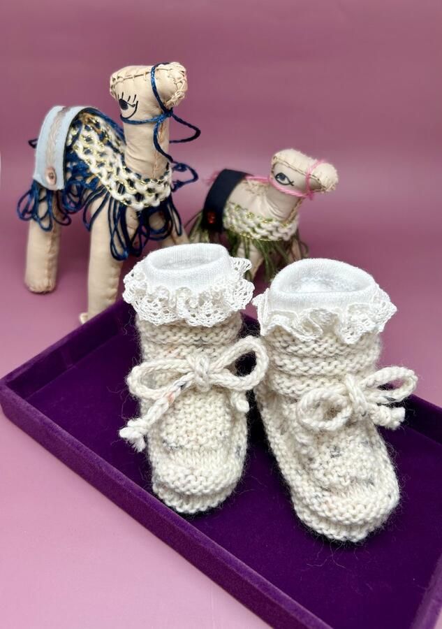 Savvy the label Baby slofjes handgemaakte baby slofjes baby sokjes baby schoentjes babyslofjes sloffen wol wollen slofjes baby kleding baby kleding wollen slofjes baby accessoires babykleding