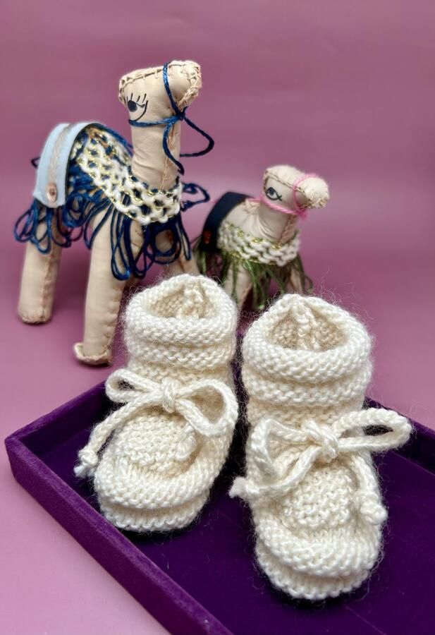 Savvy the label Baby slofjes handgemaakte baby slofjes baby sokjes baby schoentjes babyslofjes sloffen wol wollen slofjes baby kleding baby kleding wollen slofjes baby accessoires babykleding