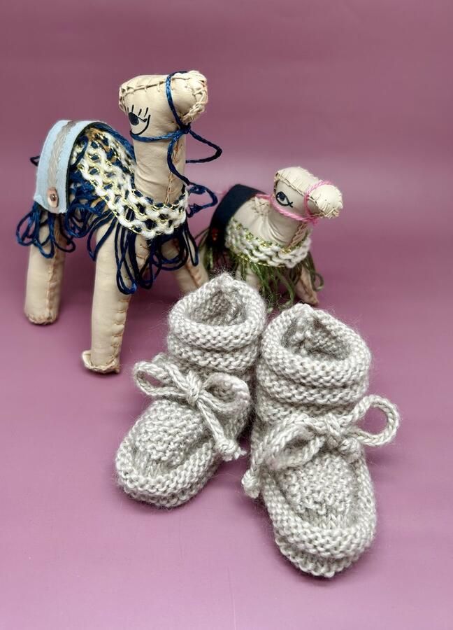 Savvy the label Baby slofjes handgemaakte baby slofjes baby sokjes baby schoentjes babyslofjes sloffen wol wollen slofjes baby kleding baby kleding wollen slofjes baby accessoires babykleding