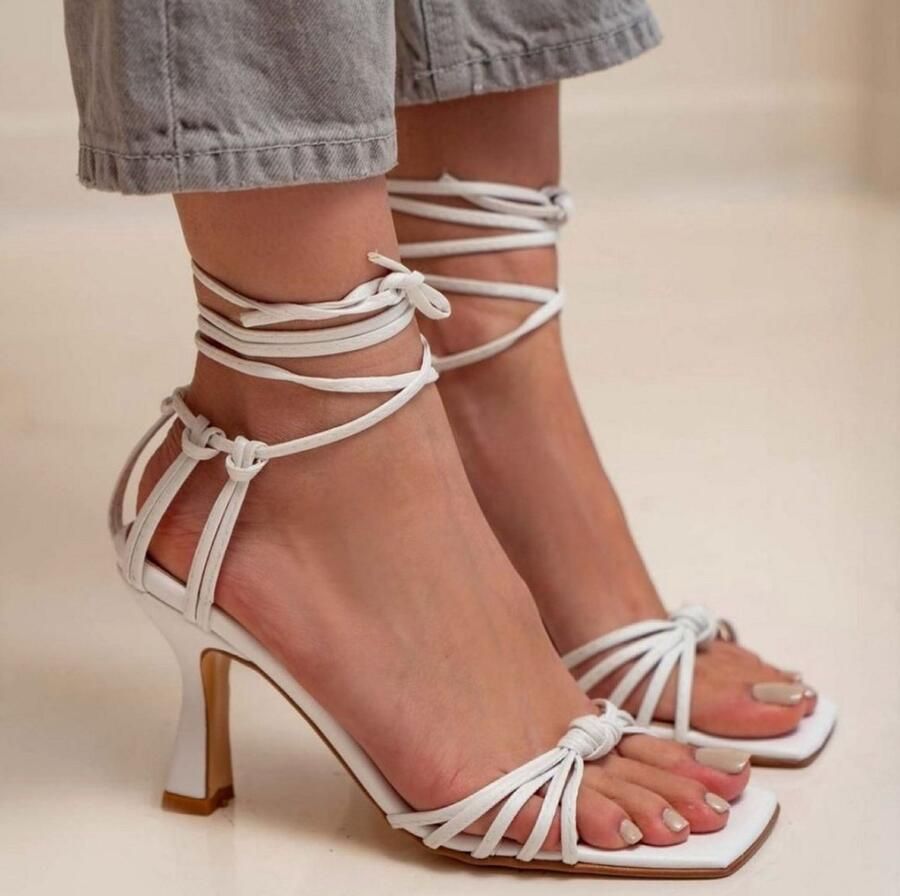 Shoes by Armel dames sandalen met hak veterbandjes vierkante neus strappy heels hak open teen wit