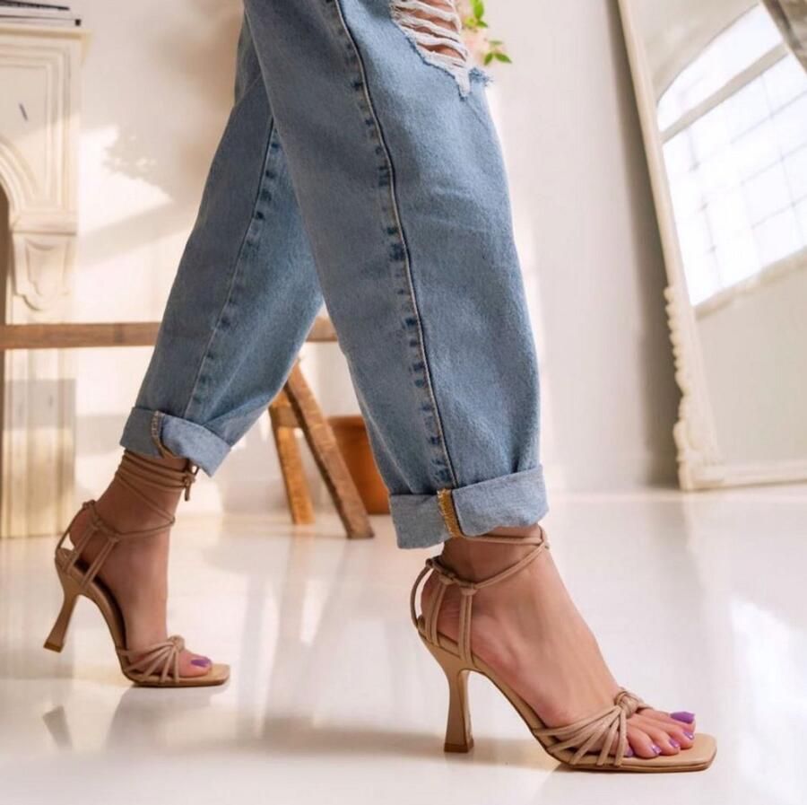 Shoes by Armel dames sandalen met hak veterbandjes vierkante neus strappy heels hak open teen beige