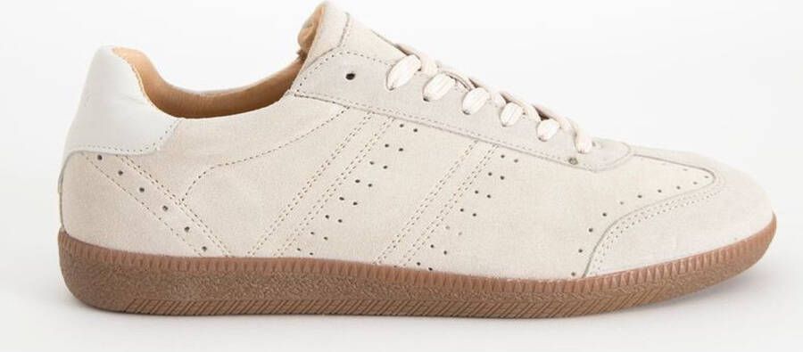 Sissy- Beige Lage Suède Sneakers Met Gum Zool