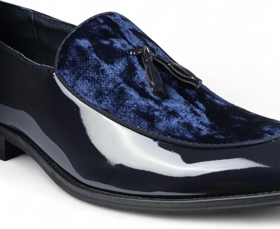 Slippers met kwastjes