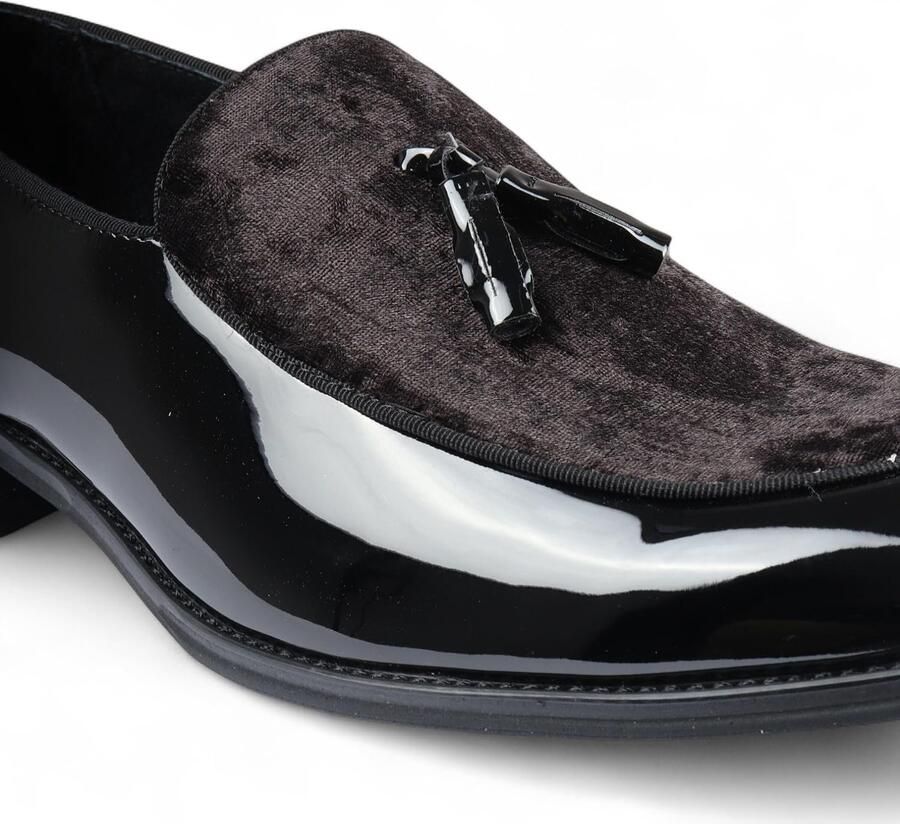 Slippers met kwastjes