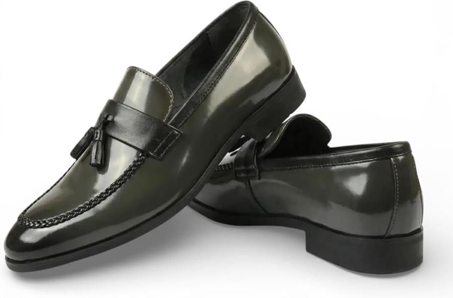 Slippers met kwastjes van glanzend kunstleer
