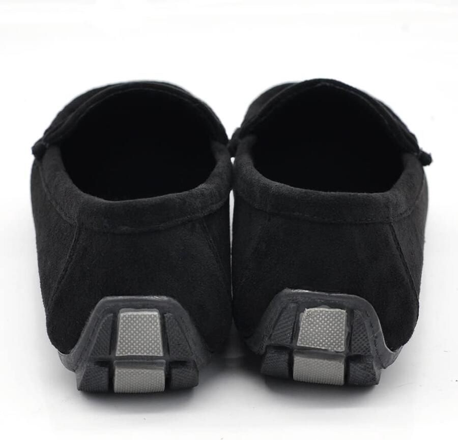 Slippertjes met steentjes en suède look