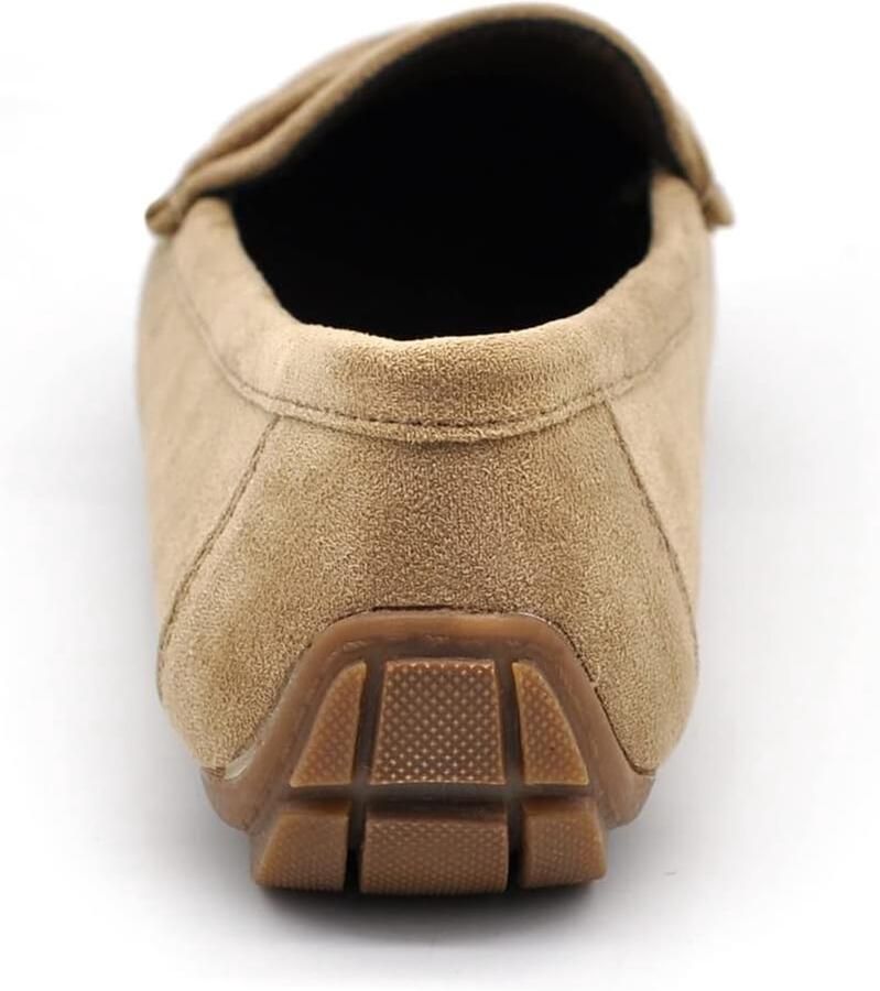 Slippertjes met steentjes en suède look