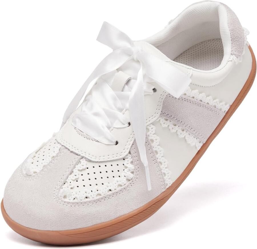 Sneakers met brede teenbox