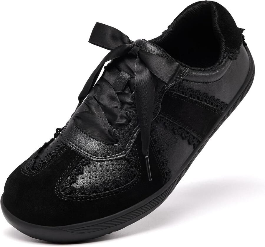 Sneakers met brede teenbox