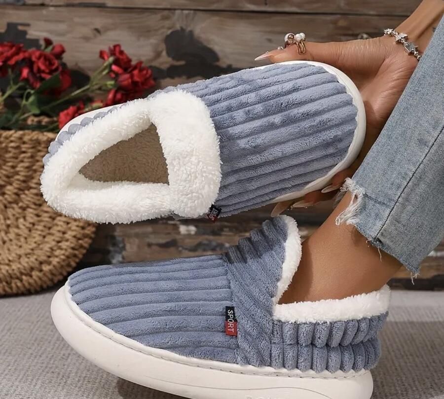Sport Een paar unisex casual warme wintersloffen met volledig afgesloten slippers met zachte zool en gestreepte warme korte pluche kleur blauw