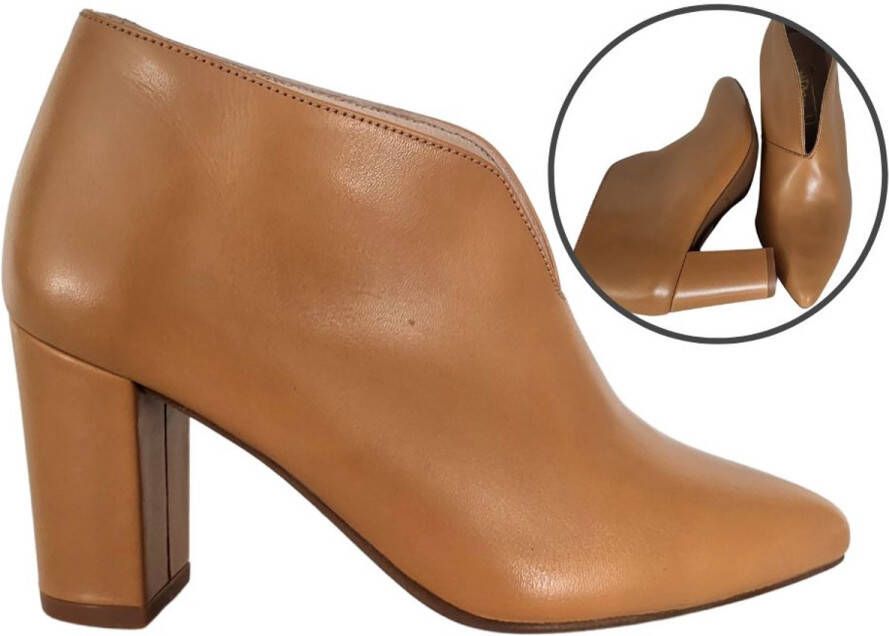 Stravers Grote Maten Schoenen Stravers Enkelhoge V-Cut laarsjes met blokhak Camel Bruin Grote Maten Enkellaarzen