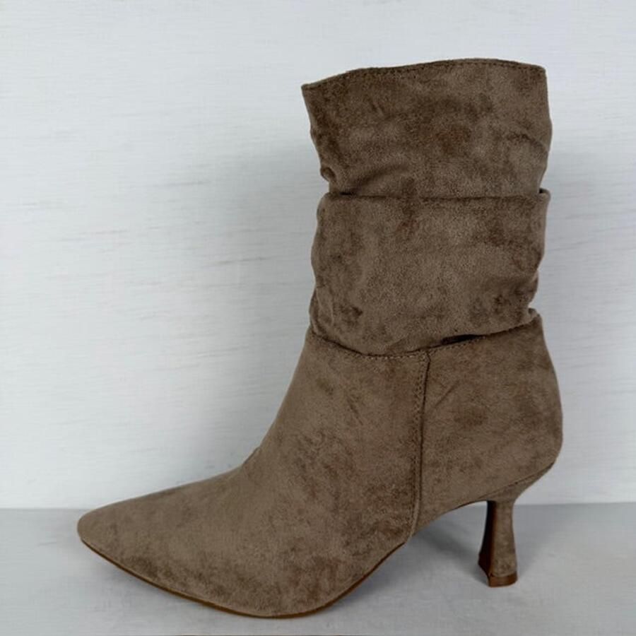 Suèdine slouchy laarsjes met elegant design khaki