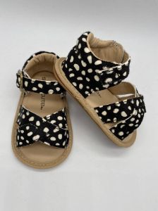Supercute sandaal zwart met witte stipjes 6 12 maanden
