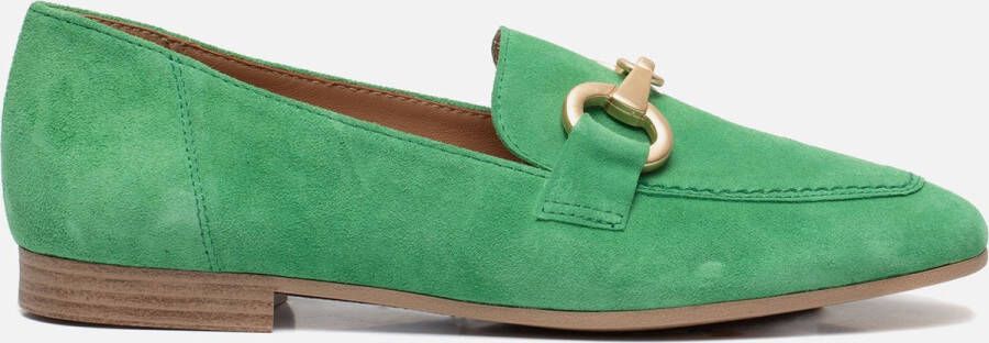 Tamaris Groene suède loafers met verharde hiel en gouden detail Green Dames