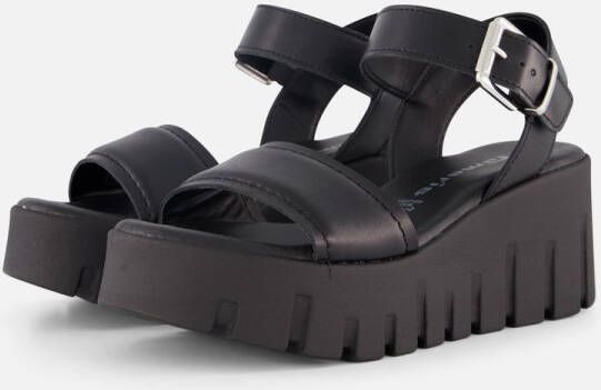Tamaris Sandalen van leer met geprofileerde plateauzool