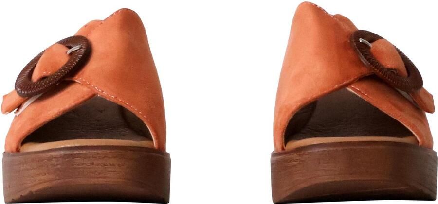 The Divine Factory Muiltjes met hak