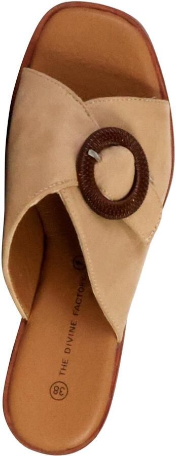 The Divine Factory Muiltjes met hak