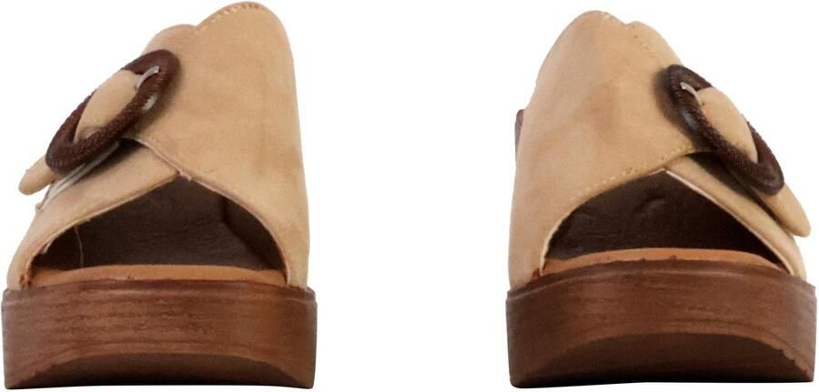 The Divine Factory Muiltjes met hak