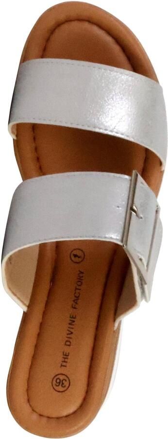 The Divine Factory muiltjes om aan te trekken