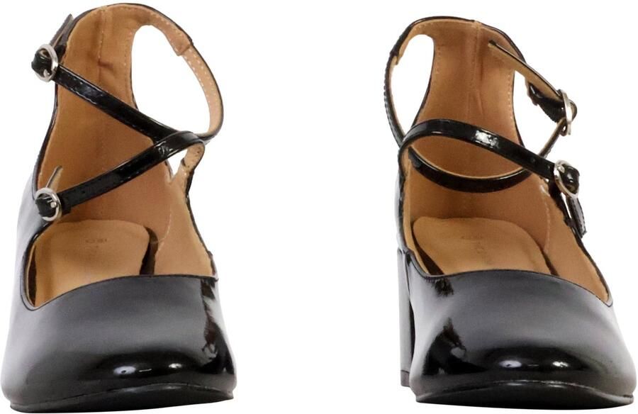The Divine Factory Pump met bandjes