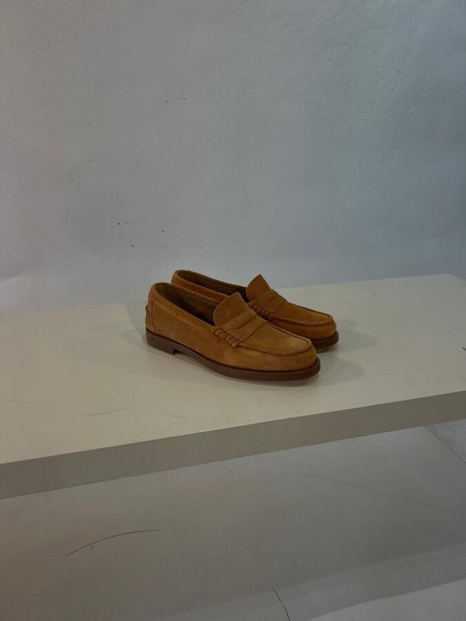 Tod's mocassins bruin in cognac suède met zadelriempje voor dames