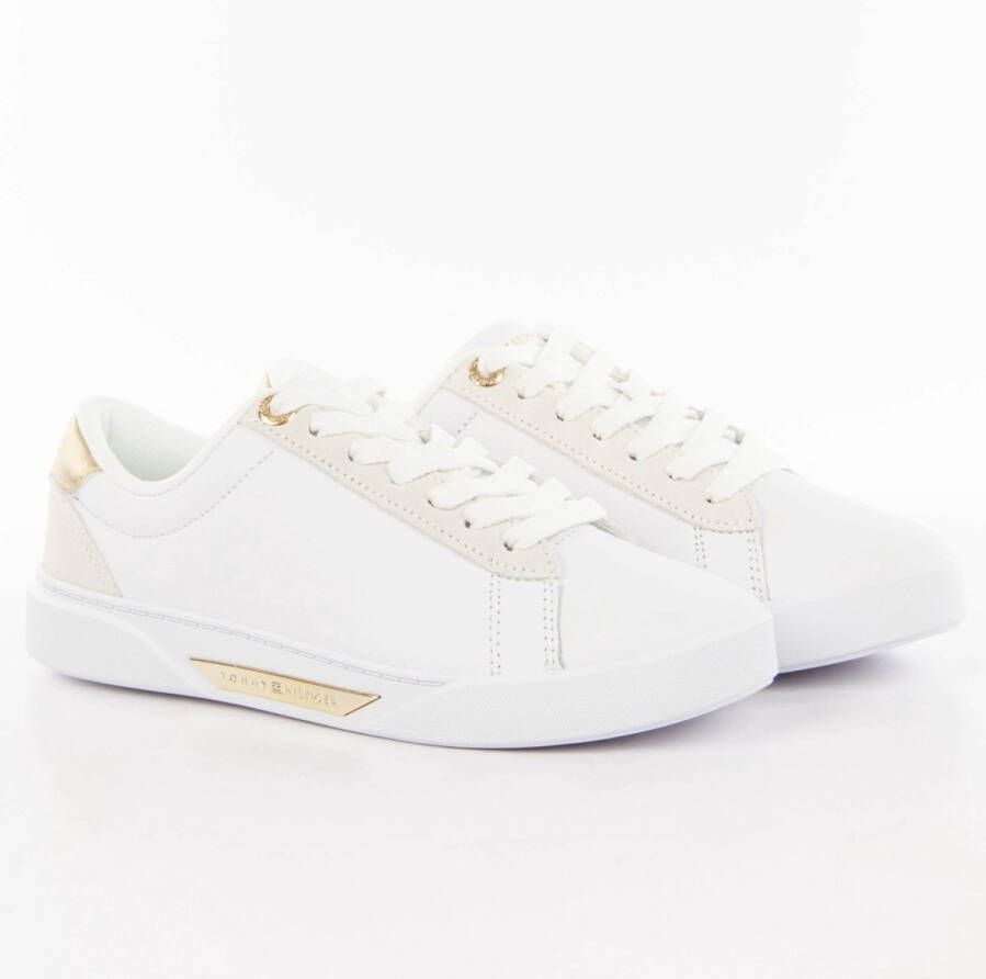 Tommy Hilfiger Plateausneakers CHIC COURT SNEAKER veterschoenen lage schoen vrijetijdsschoen met goudkleurige afwerkingen