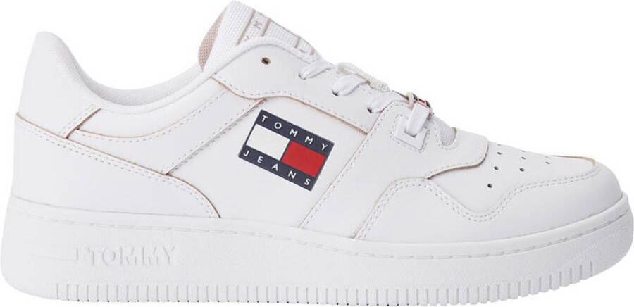TOMMY JEANS Plateausneakers TJW RETRO BASKET FLATFORM ESS met logo-tekst in de zool vrijetijdsschoen lage schoen veterschoen - Foto 10