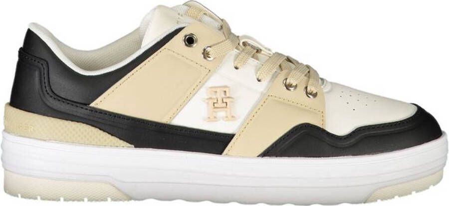 Tommy Hilfiger Plateausneakers TH BASKET SNEAKER LO met th-sieraandeel vrijetijdsschoen halfhoge schoen veterschoen