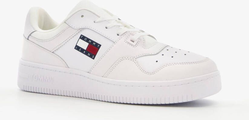 TOMMY JEANS Plateausneakers TJW RETRO BASKET FLATFORM ESS met logo-tekst in de zool vrijetijdsschoen lage schoen veterschoen - Foto 13