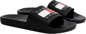 TOMMY JEANS Badslippers POOL SLIDE ESS met opvallend merklabel