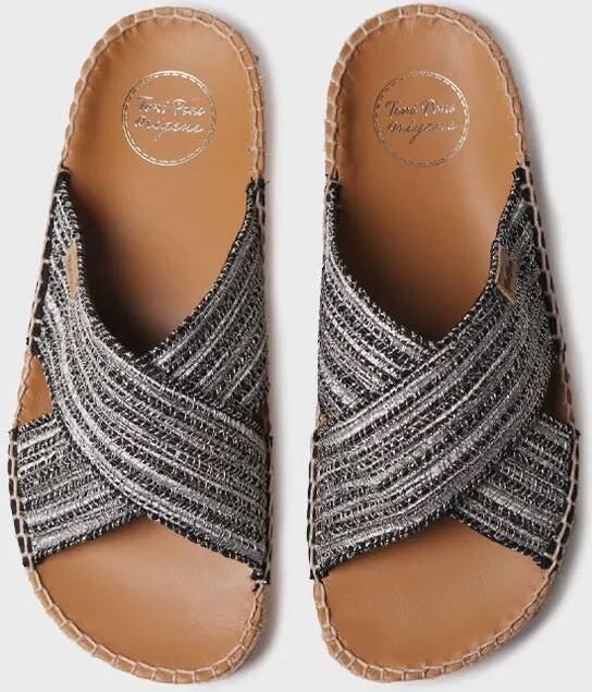 Toni Pons Platte sandaal met gekruiste bandjes en een glanzende afwerking BALI-CL