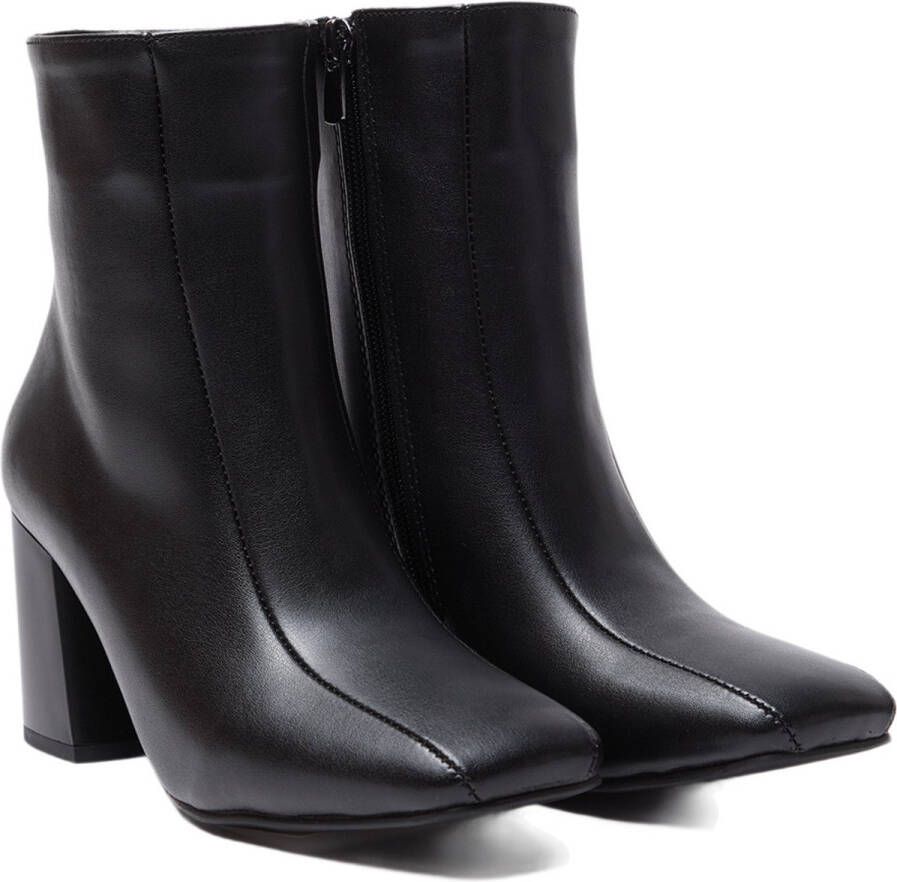 TRENDYOL SHOES Grijze Vierkante Neus Blokhak Dames Enkellaarsjes Takaw25Bo00003