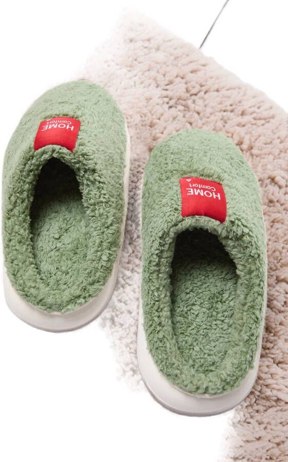 TRENDYOL SHOES Rode Pluche Geweven Label Gedetailleerde Dames Pantoffels Takaw25Er00012