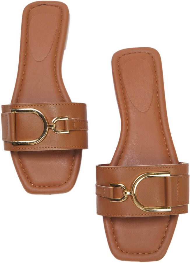 TRENDYOL SHOES Zwarte Metalen Accessoire Gedetailleerde Damespantoffels Belastingss25Te00015