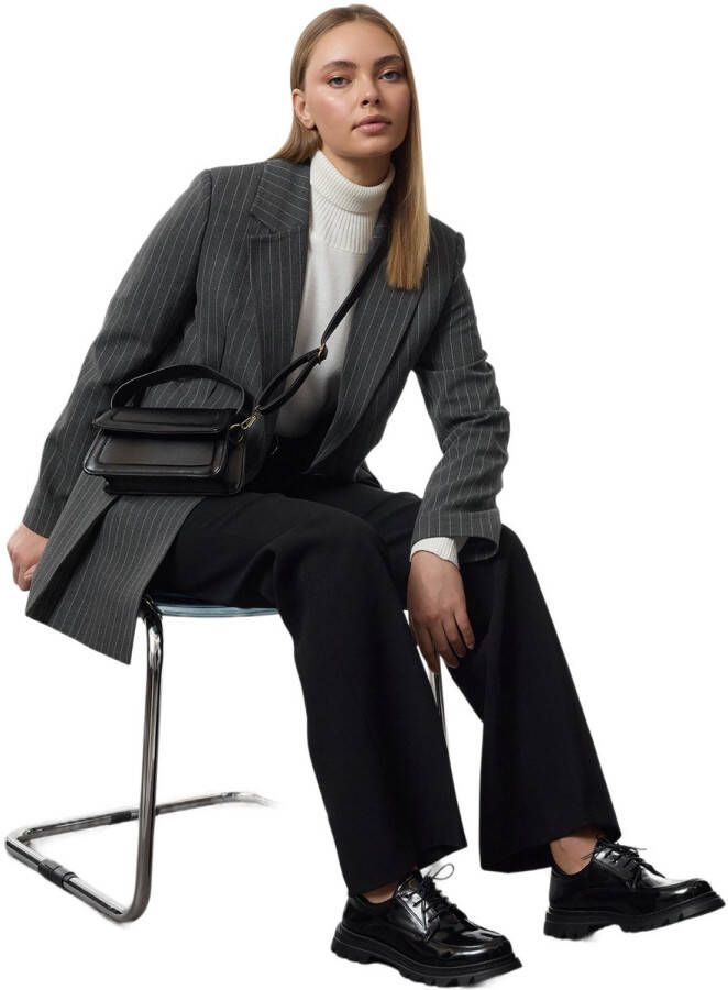 TRENDYOL SHOES Zwarte Oxford-Schoenen Met Vetersluiting Voor Dames Van Lakleer Takaw25La00007