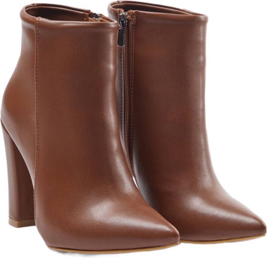 TRENDYOL SHOES Bruine Rits Gedetailleerde Bruine Puntige Neus Dikke Enkellaarsjes Met Hak Voor Dames Takaw25Bo00006